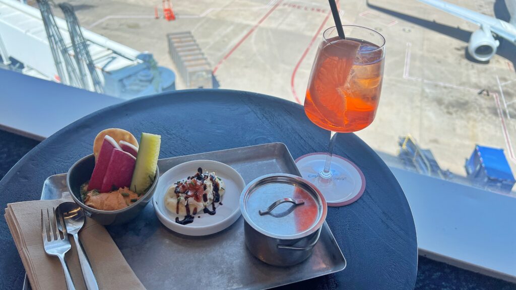 best travel hacking credit cards. capital one venture x lounge
